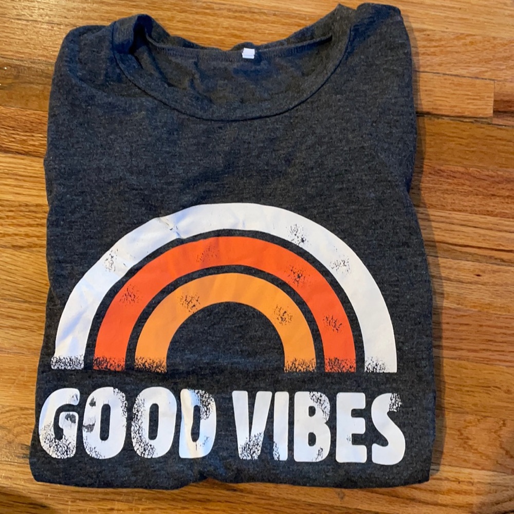 Women’s Good Vibes Graphic Tee. Size Medium